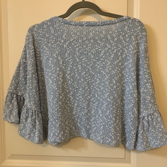 Cropped Light Blue Short Sleeve Shirt - Picture 5 of 5